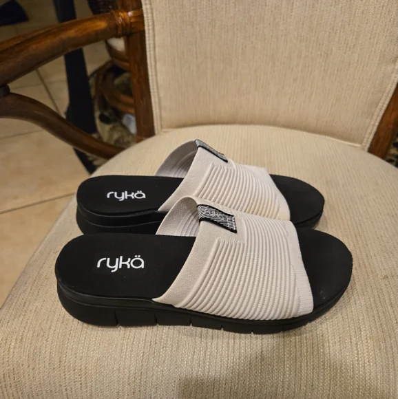 Ryka Epic Slide Sandals New Floor Model White & Black Size 7M - Picture 3 of 10